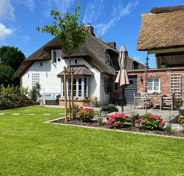 Ferienhaus Föhrliebt Garten mit Haus