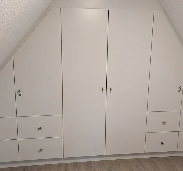 Ferienhaus Föhrliebt Schlafzimmerschrank